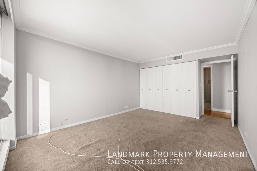 6033 N Sheridan Unit 35D property image