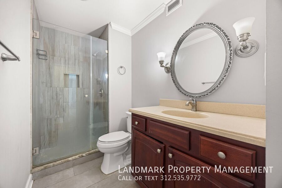 6033 N Sheridan Unit 35D property image