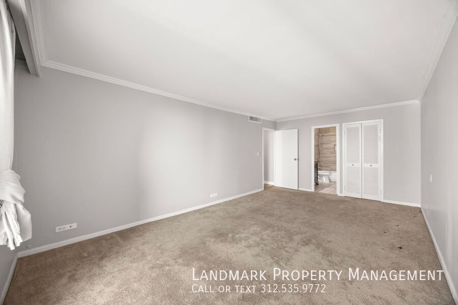 6033 N Sheridan Unit 35D property image