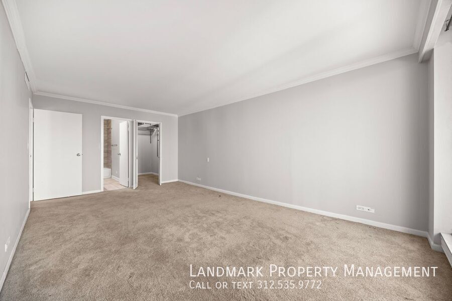 6033 N Sheridan Unit 35D property image