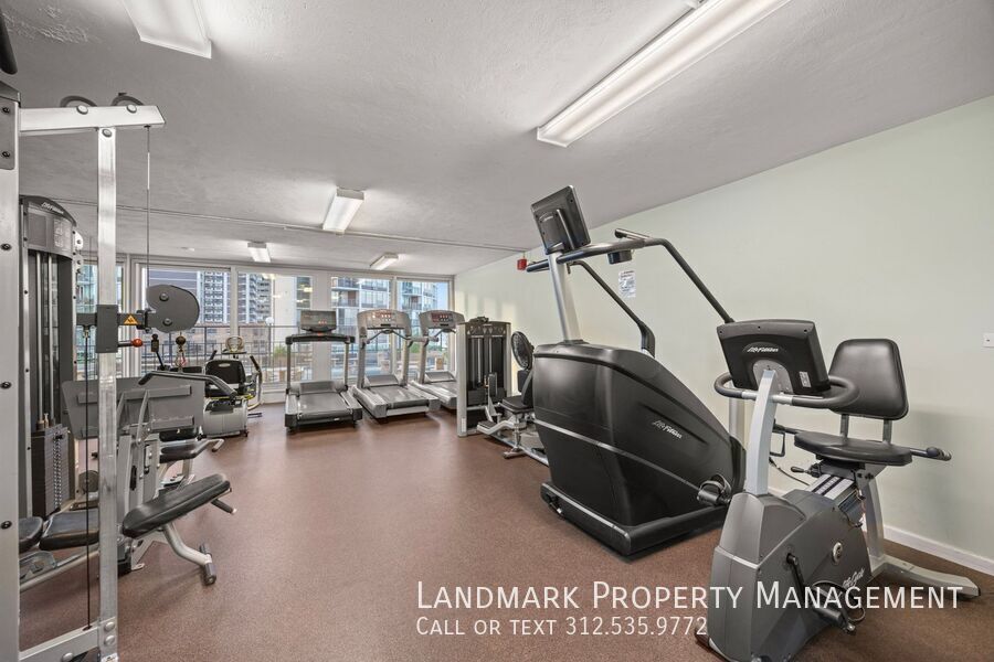 6033 N Sheridan Unit 35D property image