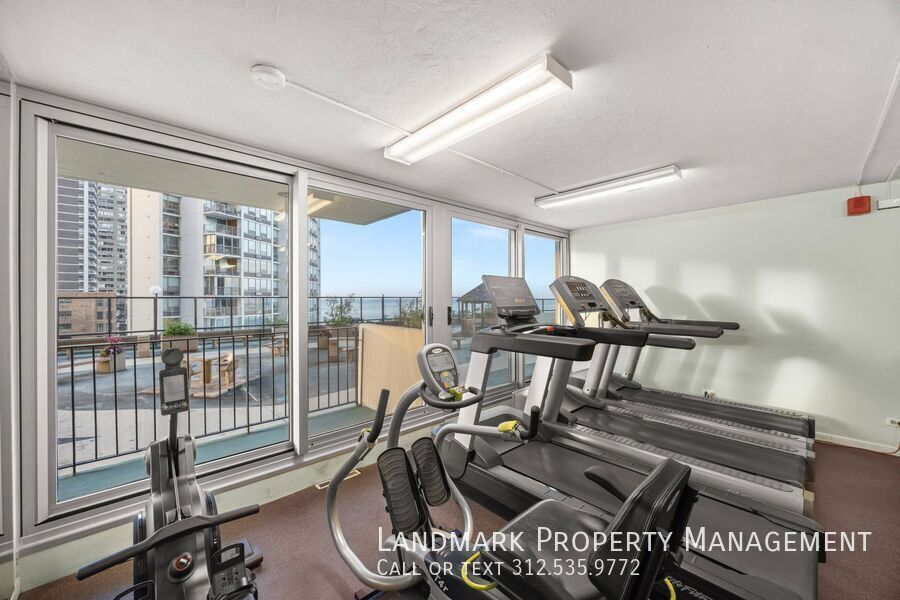 6033 N Sheridan Unit 35D property image