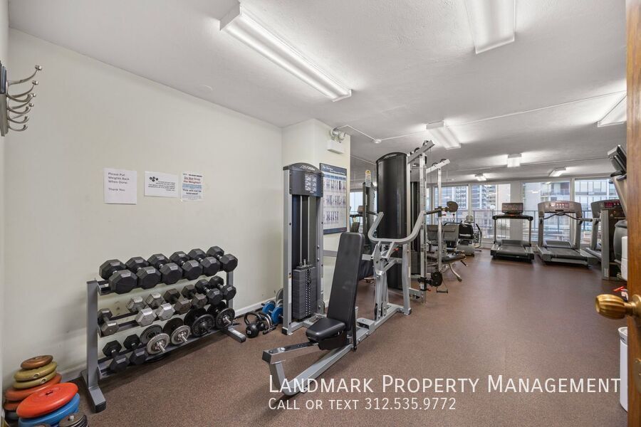 6033 N Sheridan Unit 35D property image