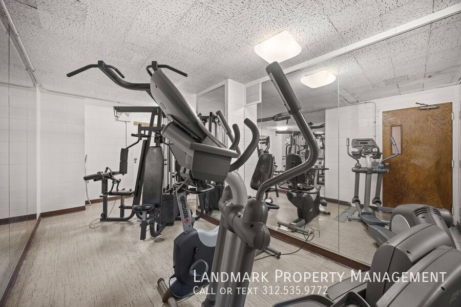 6033 N Sheridan Unit 35D property image
