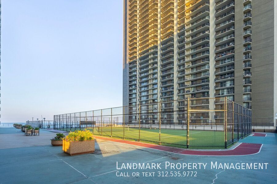 6033 N Sheridan Unit 35D property image