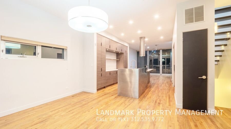 1363 W Ancona St property image