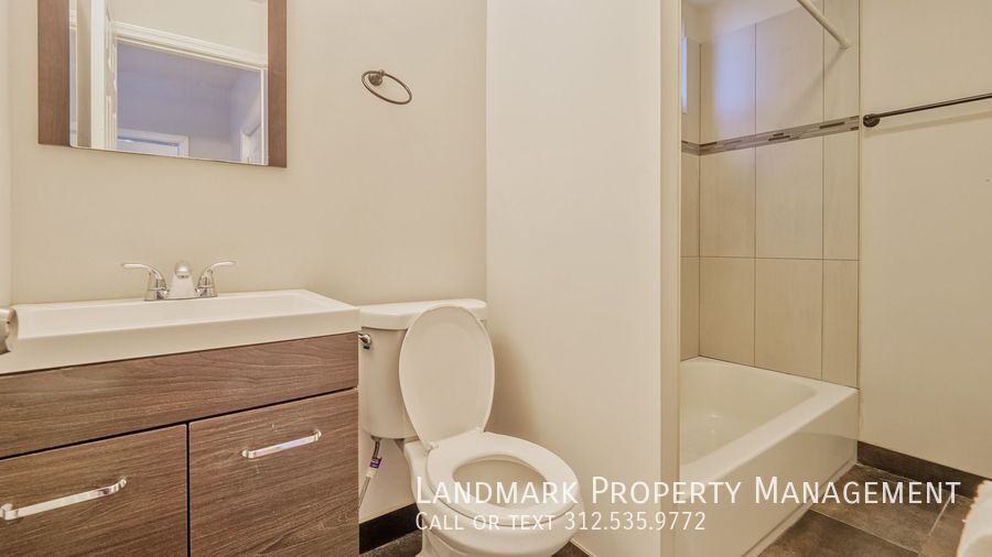 2130 W Cermak Road Unit 3R property image