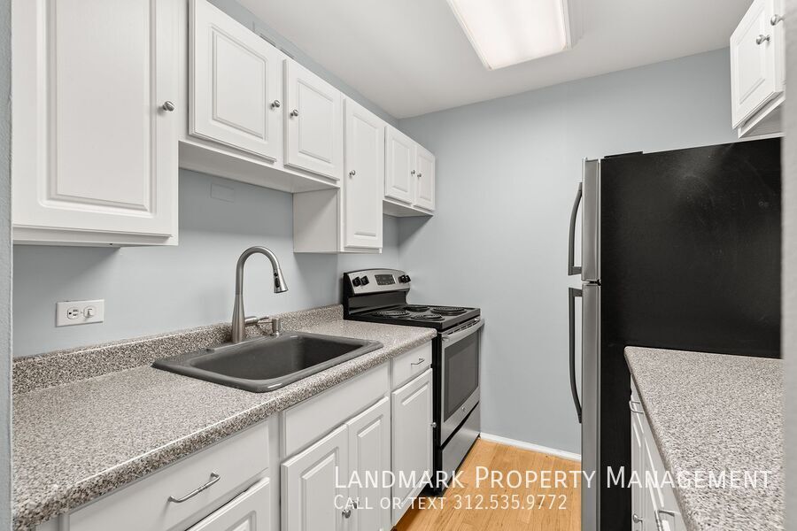 100 E Walton St Unit 17G property image