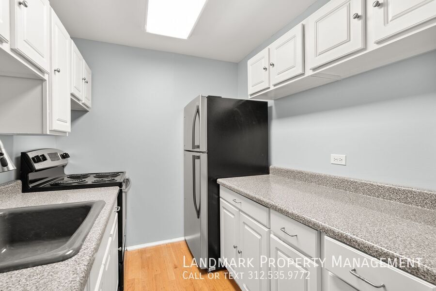 100 E Walton St Unit 17G property image
