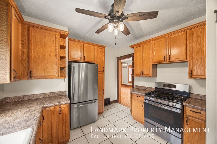 812 Farragut Pl property image