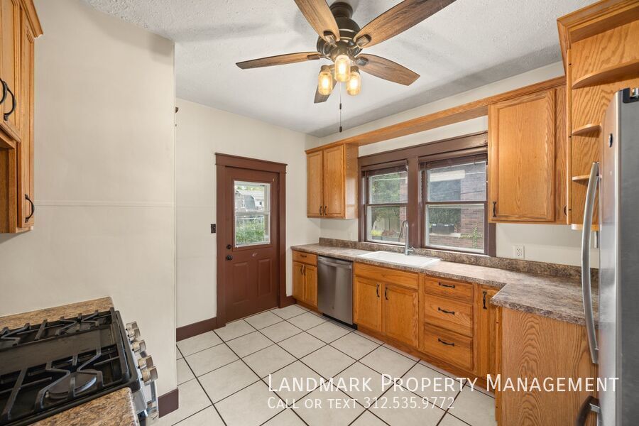 812 Farragut Pl property image