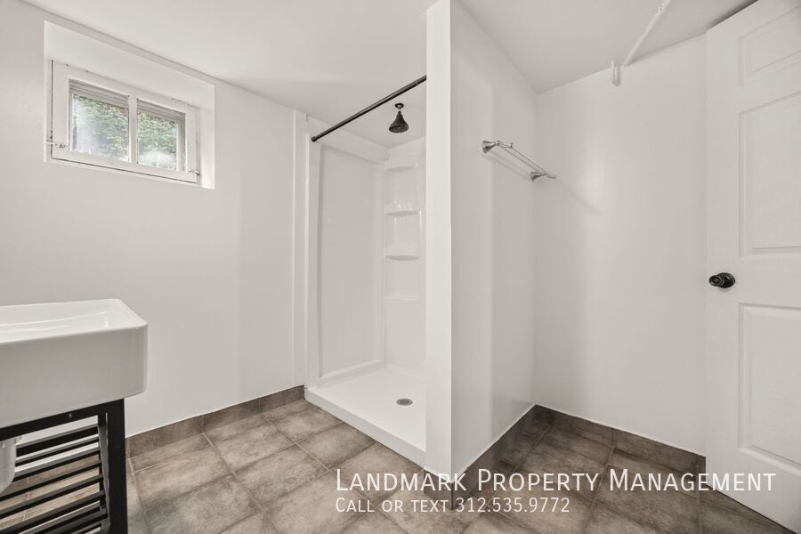 812 Farragut Pl property image