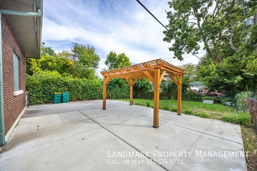 812 Farragut Pl property image