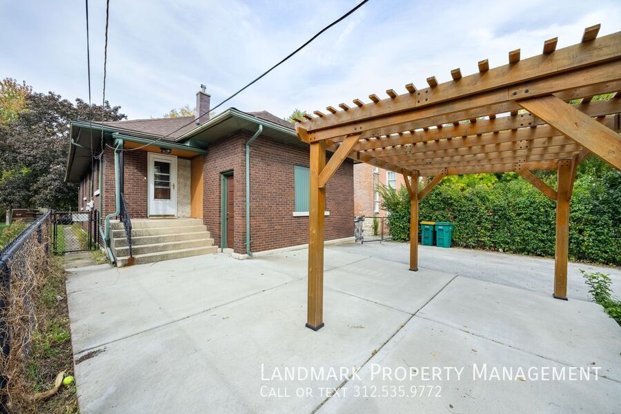 812 Farragut Pl property image