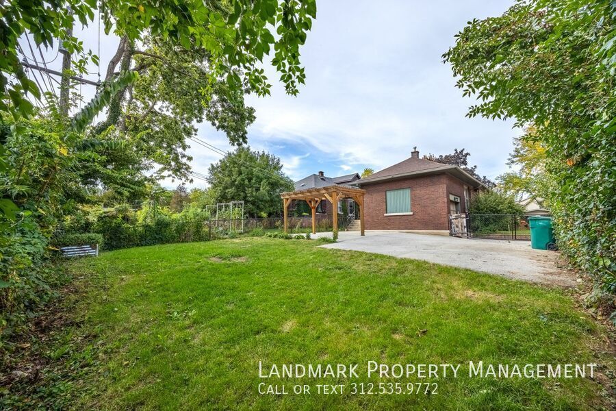 812 Farragut Pl property image