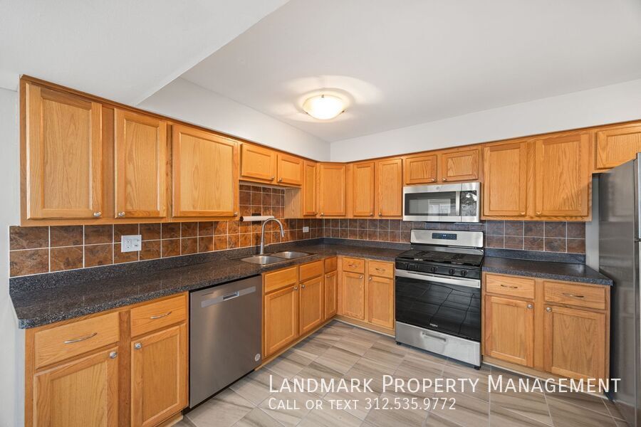 10440 Natoma Ave Unit 6 property image