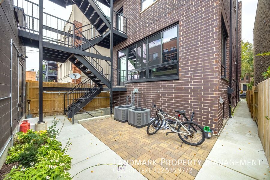 2658 N Bosworth Ave Unit 2 property image