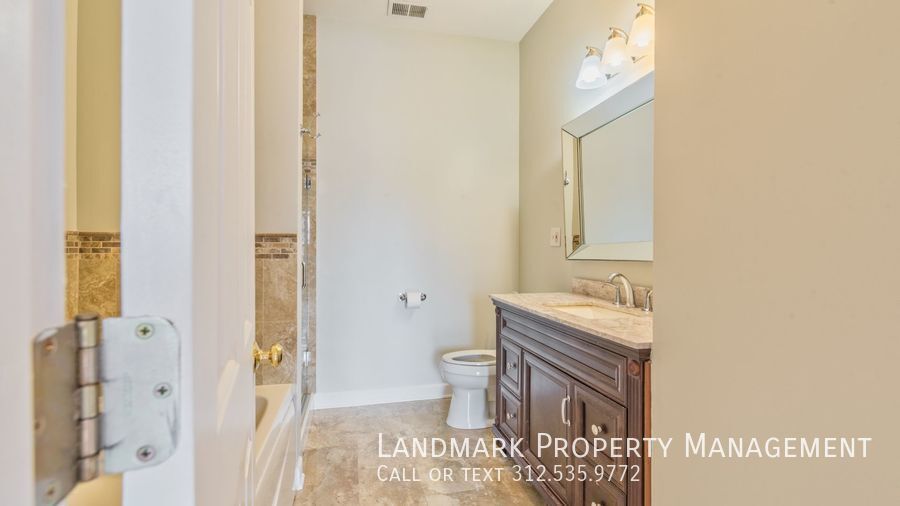 1524 N Bosworth Unit 2 property image