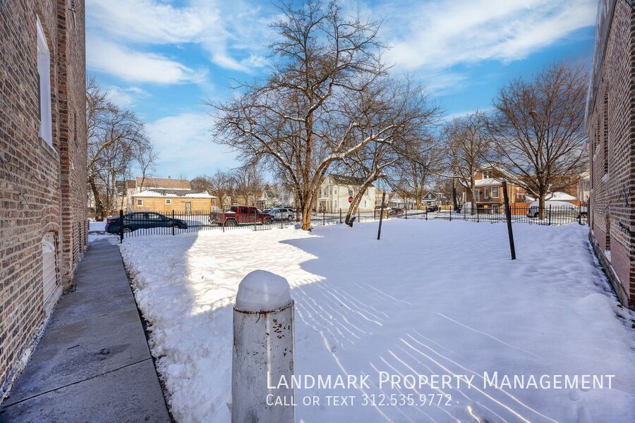 1843 W 54th Unit 1E property image