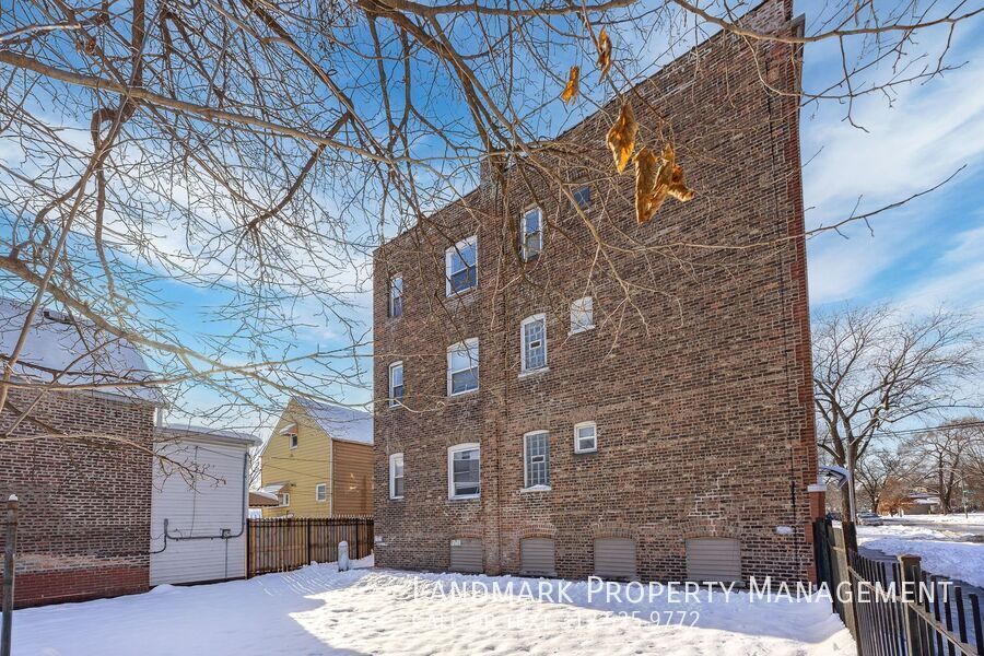 1843 W 54th Unit 1E property image