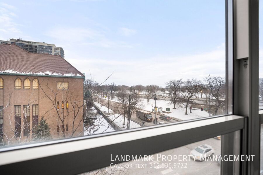 3950 N Lake Shore Dr Unit 400 property image