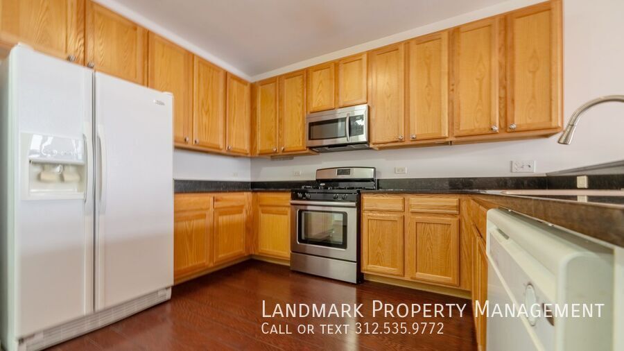 1600 S Prairie Ave Unit 808 property image