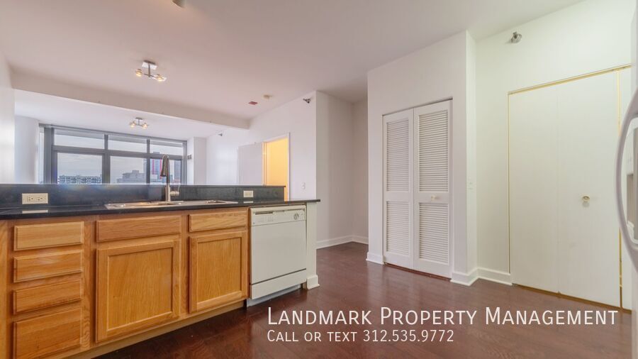 1600 S Prairie Ave Unit 808 property image