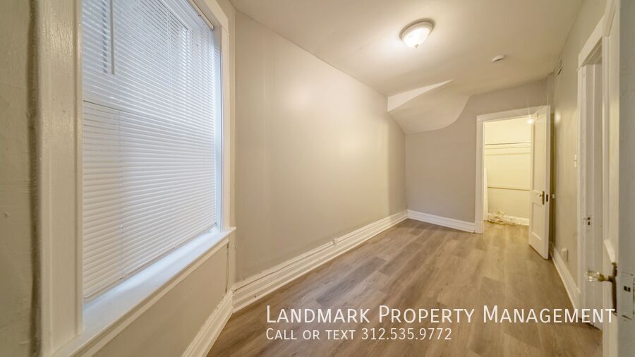 2132 W Haddon Unit 1 property image