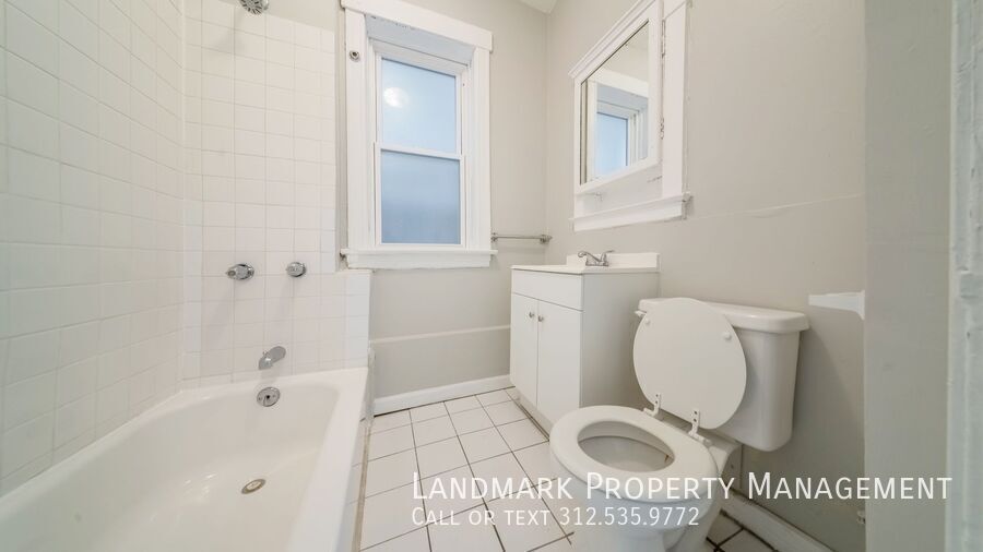 2132 W Haddon Unit 1 property image