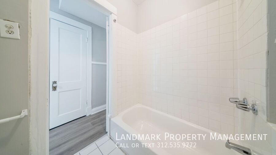 2132 W Haddon Unit 1 property image