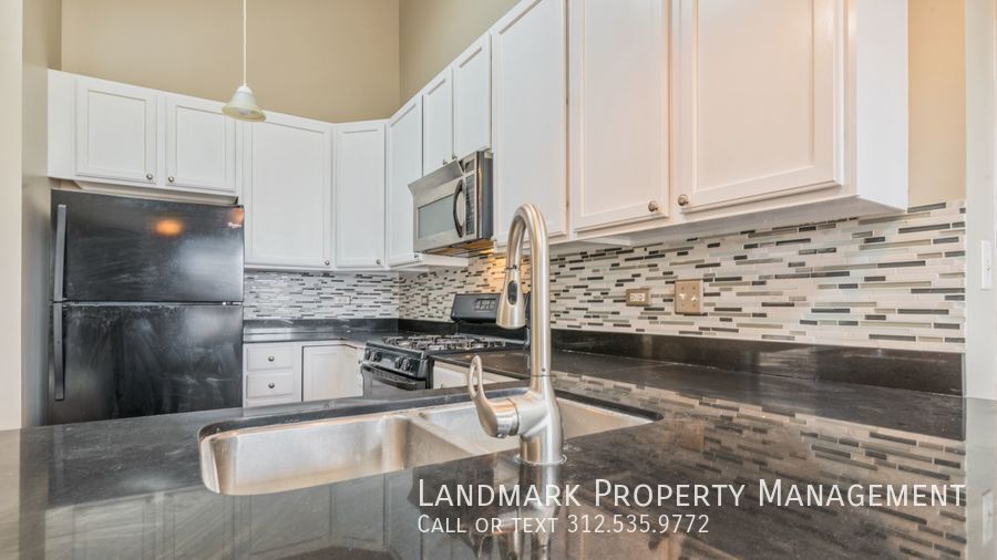 2329 W Harrison St Unit 4 property image