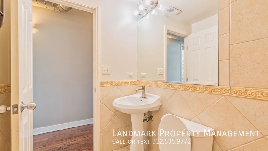 2329 W Harrison St Unit 4 property image