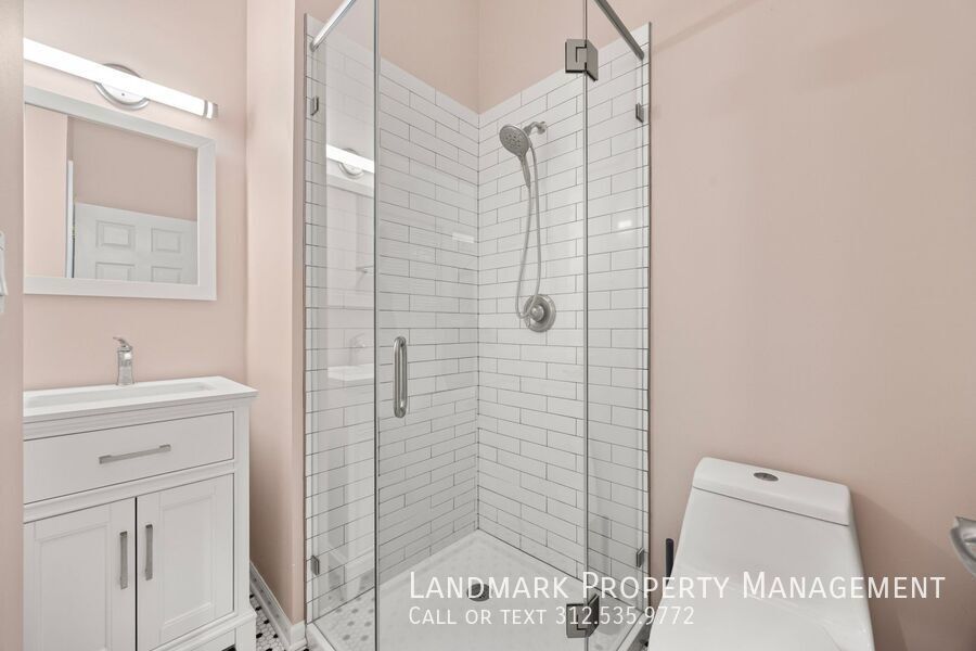 1755 N Artesian Ave Unit 3 property image