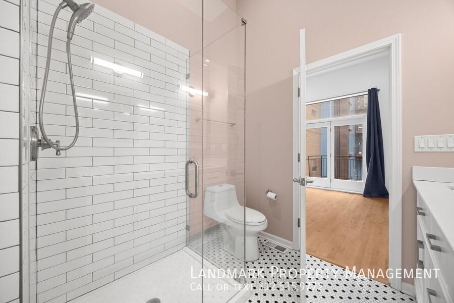 1755 N Artesian Ave Unit 3 property image