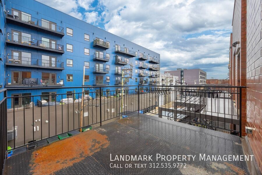 1755 N Artesian Ave Unit 3 property image