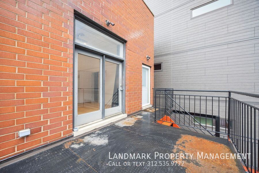 1755 N Artesian Ave Unit 3 property image